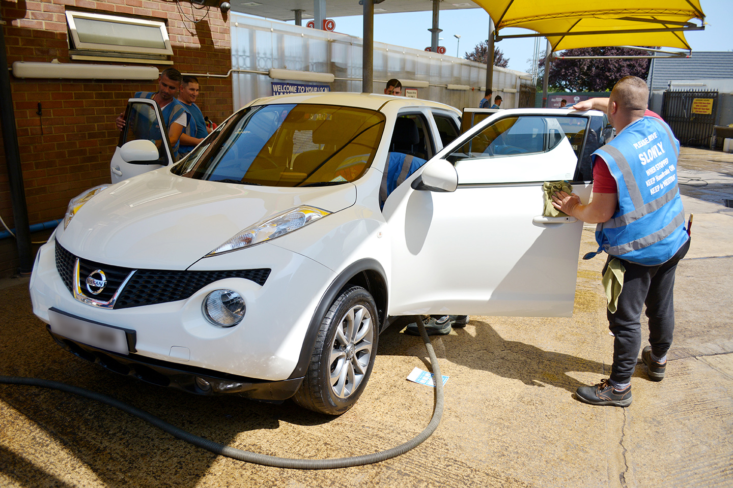 Jani's Hand Car Wash Car Wash in Witney, BP Service Station